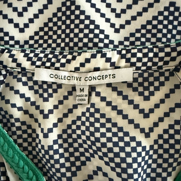 Collective Concepts Women’s Navy and Cream Chevron Top with Green Accents Size M - Picture 7 of 8